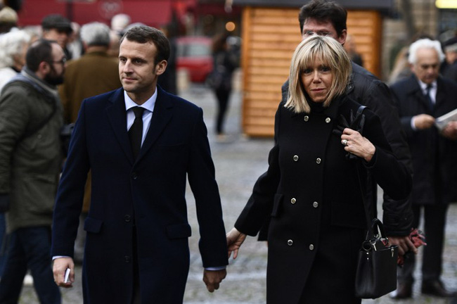 Hơn chồng 24 tuổi, không đẹp, không có con chung, vợ ứng viên Tổng thống Pháp vẫn khiến chồng say như điếu đổ - Ảnh 3.