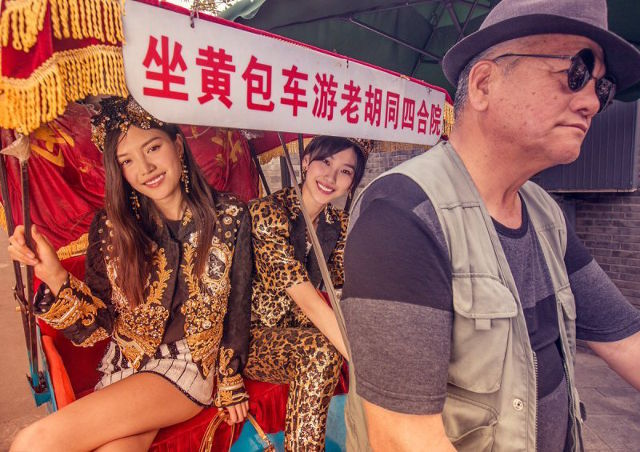 Dolce & Gabbana bị cư dân Trung Quốc chỉ trích vì bôi xấu hình ảnh quốc gia qua loạt hình mới nhất - Ảnh 2.