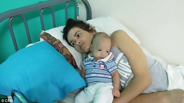 Người mẹ “hồi sinh” sau tai nạn khủng khiếp nhờ sinh con trong lúc hôn mê sâu - Ảnh 2.