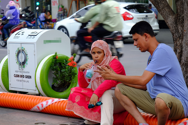 Người Sài Gòn lạ lẫm, thích thú với thùng rác “biết trồng cây, lọc nước” - Ảnh 10.