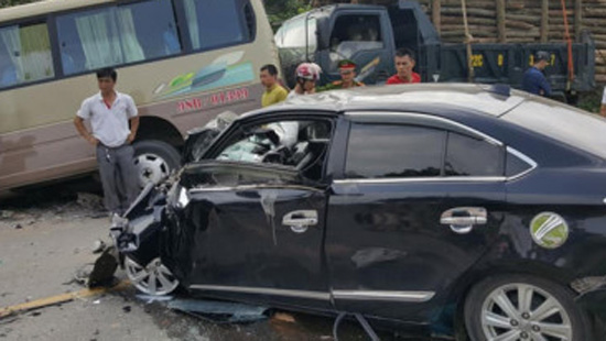 Tuyên Quang: Tai nạn liên hoàn khiến 5 người nhập viện, quốc lộ 37 ùn tắc - Ảnh 1.
