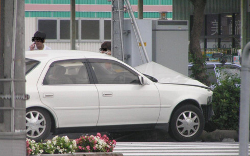 Ô tô lao vào bệnh viện ở Nhật Bản, 13 người bị thương - Ảnh 1.