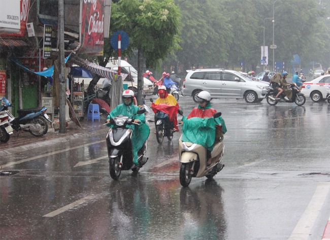 Ngày mai không khí lạnh tràn về, Hà Nội chấm dứt nắng nóng - Ảnh 1.