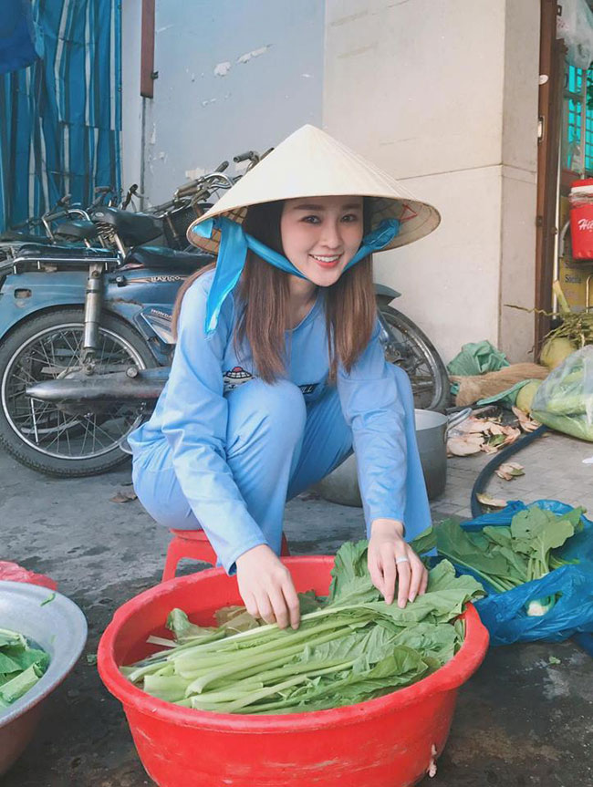 Hot girl Việt ở nhà khác “một trời một vực” khi lên đồ - Ảnh 1. Hot girl Việt ở nhà khác “một trời một vực” khi lên đồ - Ảnh 1.