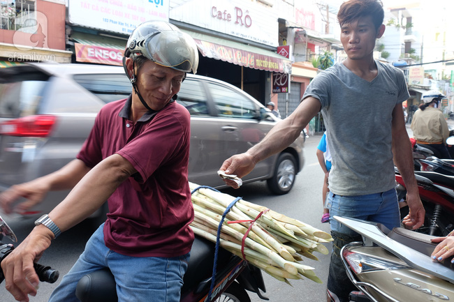 Nắng nóng, quán nước mía Sài Gòn mỗi ngày bán được 3 tấn, chỉ 5 ngàn đồng/ly vẫn thoải mái nuôi cả gia đình - Ảnh 10.