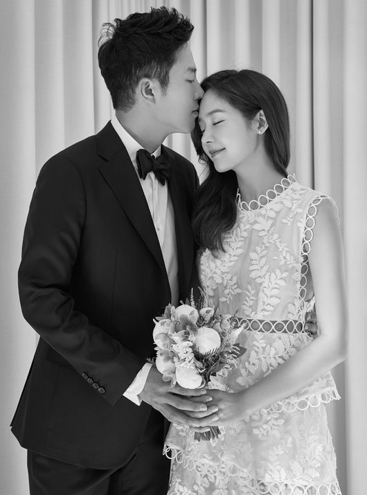 “Nữ hoàng tuyết” Sung Yuri âm thầm kết hôn cùng bạn trai sau 4 năm hẹn hò - Ảnh 2.