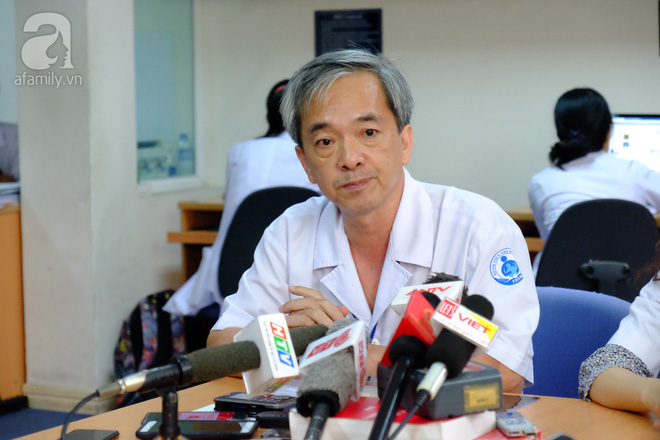 TP.HCM: Bác sĩ Việt cứu sống em bé Campuchia bị suy thận cấp do té cây hiếm gặp - Ảnh 2.