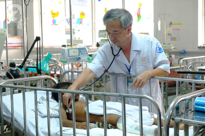 TP.HCM: Bác sĩ Việt cứu sống em bé Campuchia bị suy thận cấp do té cây hiếm gặp - Ảnh 3.
