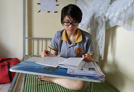 Nụ cười không tắt của cô nữ sinh nghèo mắc ung thư - Ảnh 1. Nụ cười không tắt của cô nữ sinh nghèo mắc ung thư - Ảnh 1.