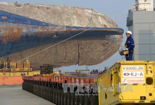 Hàn Quốc khôi phục dữ liệu điện thoại nạn nhân đắm phà Sewol - Ảnh 1. Hàn Quốc khôi phục dữ liệu điện thoại nạn nhân đắm phà Sewol - Ảnh 1.