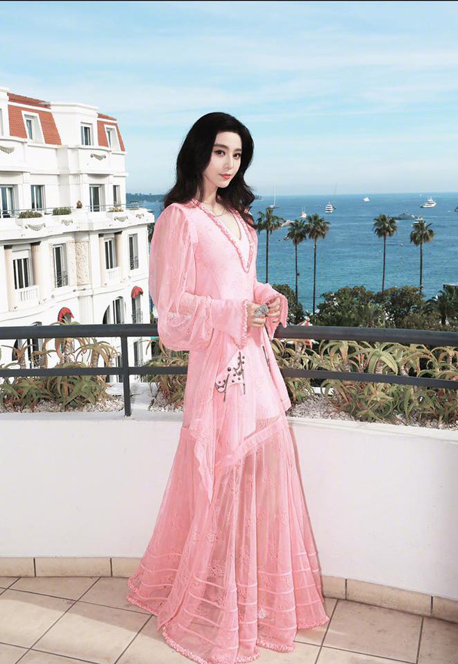 Thời trang tại Cannes của Phạm Băng Băng: lúc lên bổng lúc xuống trầm, mà thần sắc vẫn đẹp miễn chê - Ảnh 15.