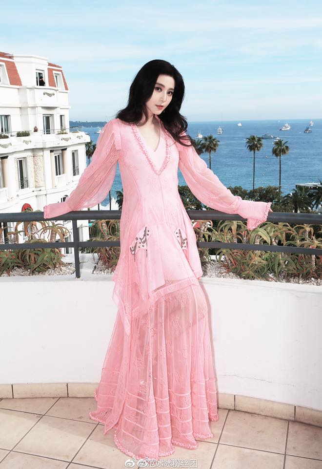 Thời trang tại Cannes của Phạm Băng Băng: lúc lên bổng lúc xuống trầm, mà thần sắc vẫn đẹp miễn chê - Ảnh 14.
