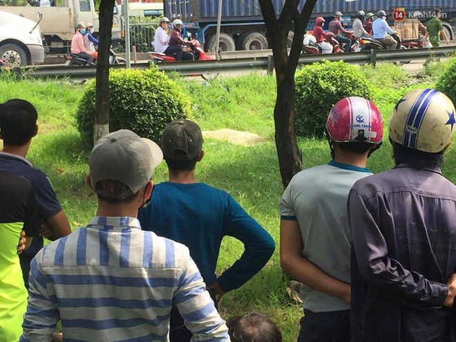 Sau tai nạn, người bạn điều khiển xe về mà không biết cô gái trẻ đi cùng chết trong công viên - Ảnh 2. Sau tai nạn, người bạn điều khiển xe về mà không biết cô gái trẻ đi cùng chết trong công viên - Ảnh 2.