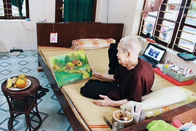 Gặp cụ bà 97 tuổi được phong sành sỏi Internet nhất Việt Nam: Tôi bị ung thư 3 năm nay, nhưng còn sức thì còn học! - Ảnh 2.