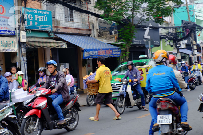 Tết Đoan Ngọ, tiệm vịt quay Sài Gòn bán hơn 2.000 con/ ngày, thu tiền “khủng” - Ảnh 9.