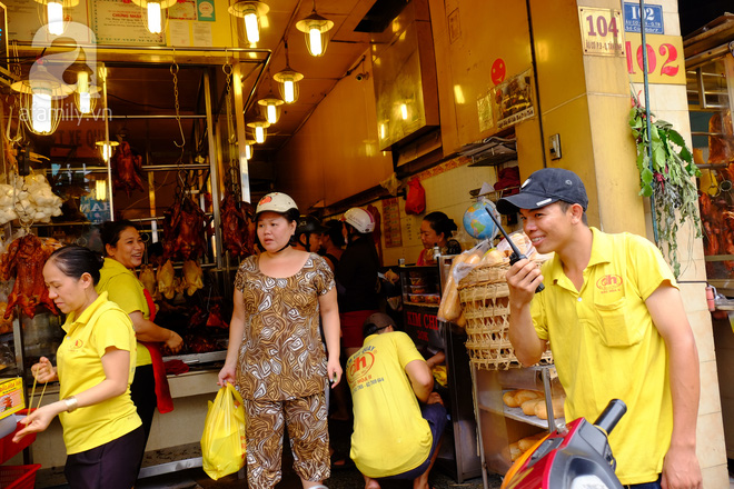 Tết Đoan Ngọ, tiệm vịt quay Sài Gòn bán hơn 2.000 con/ ngày, thu tiền “khủng” - Ảnh 4.