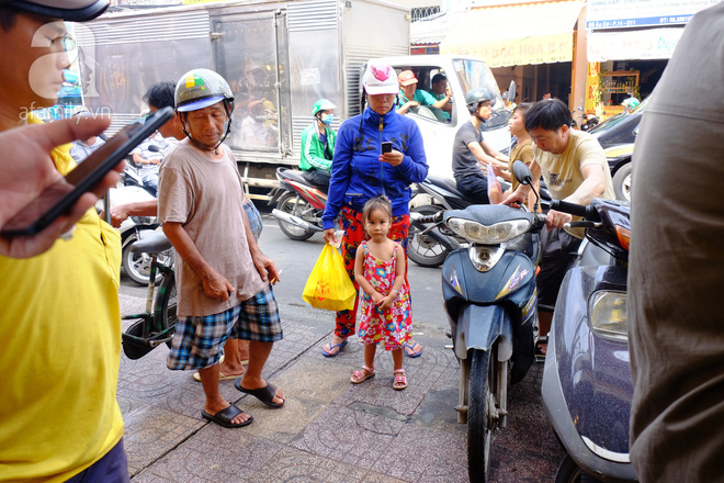 Tết Đoan Ngọ, tiệm vịt quay Sài Gòn bán hơn 2.000 con/ ngày, thu tiền “khủng” - Ảnh 7.