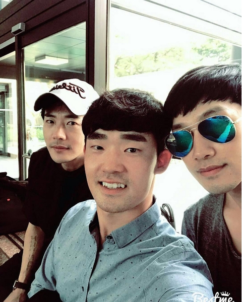 Bi Rain và Kwon Sang Woo lập thành hội Các ông bố đẹp trai nhất Hàn Quốc  - Ảnh 1.