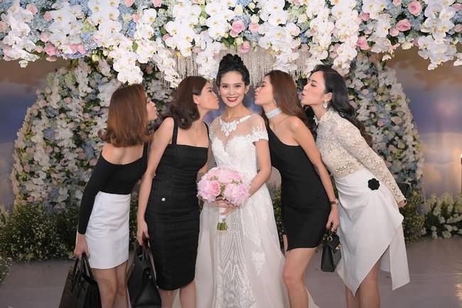 Choáng trước đám cưới xa hoa hơn 10 tỷ đồng của người đẹp Hoa hậu Hoàn vũ 2015 và đại gia mía đường - Ảnh 17.