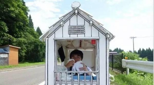 Chuyện thật như đùa: Tiếc tiền thuê nhà, chàng sinh viên Nhật Bản thiết kế nhà giấy để ở - Ảnh 2.