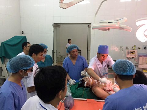 Bảo vệ Bệnh viện Sản- Nhi Nghệ An bị người nhà bệnh nhân đâm đã tử vong - Ảnh 1.