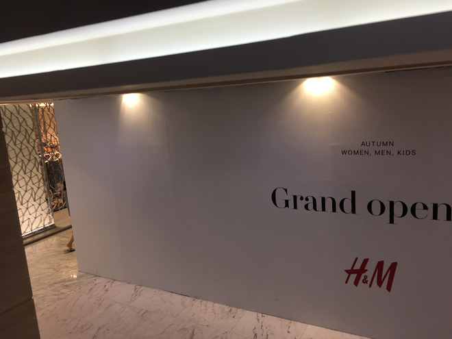 Store H&M mở ngay cạnh Zara, 7/7 tới giới thiệu BST đầu tiên tại Việt Nam! - Ảnh 2.
