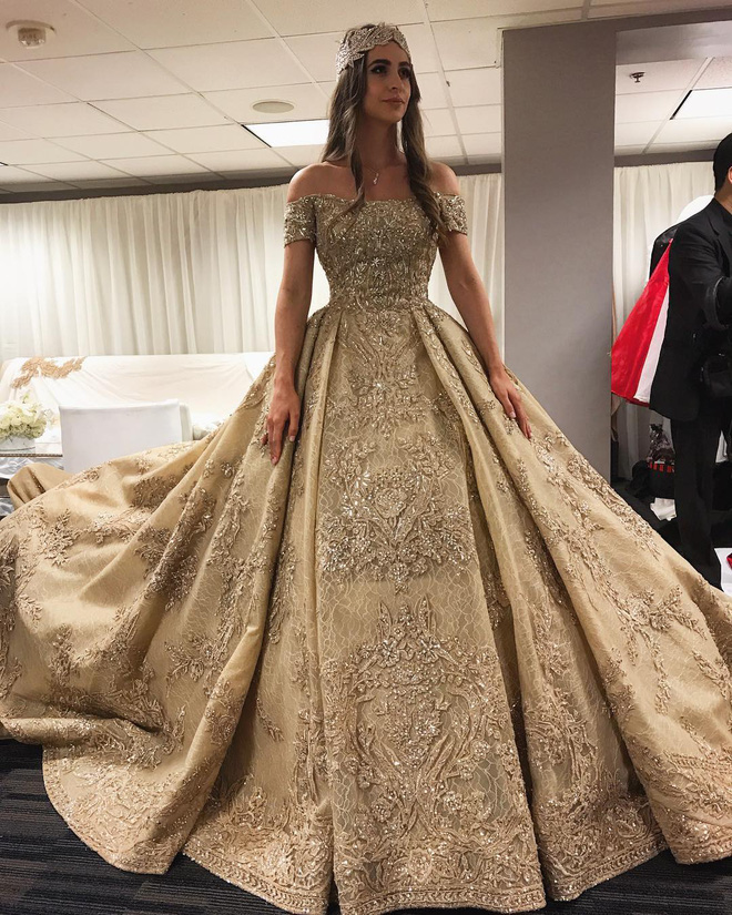 Chẳng ai như tiểu thư nước Nga, chi gần 230 tỷ đồng để mua váy cưới - Ảnh 2.