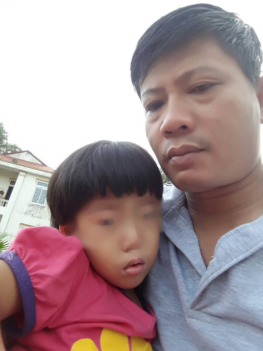 Người đàn ông khắc khổ biệt tích sau khi để bé gái lại bệnh viện - Ảnh 2. Người đàn ông khắc khổ biệt tích sau khi để bé gái lại bệnh viện - Ảnh 2.