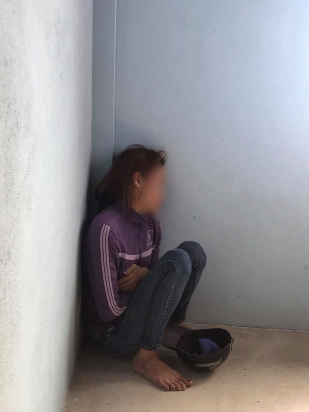 Nghi đột nhập vào nhà bắt cóc trẻ em, một người phụ nữ bị dân làng vây bắt - Ảnh 1. Nghi đột nhập vào nhà bắt cóc trẻ em, một người phụ nữ bị dân làng vây bắt - Ảnh 1.