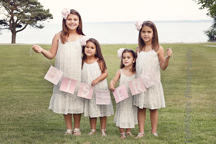 Bốn thiên thần nhỏ bên nhau trong một bức ảnh sẽ đem lại cho bạn niềm vui và hạnh phúc không thể tả được. Hãy cùng xem hình ảnh đáng yêu của bốn đứa con gái và cảm nhận sự ấm áp trong gia đình.