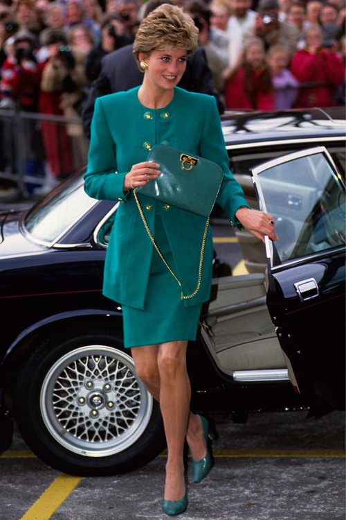 Công nương Diana: fashion icon hoàng gia duy nhất sở hữu đến 2 mẫu túi đình đám được đặt theo tên mình - Ảnh 1.
