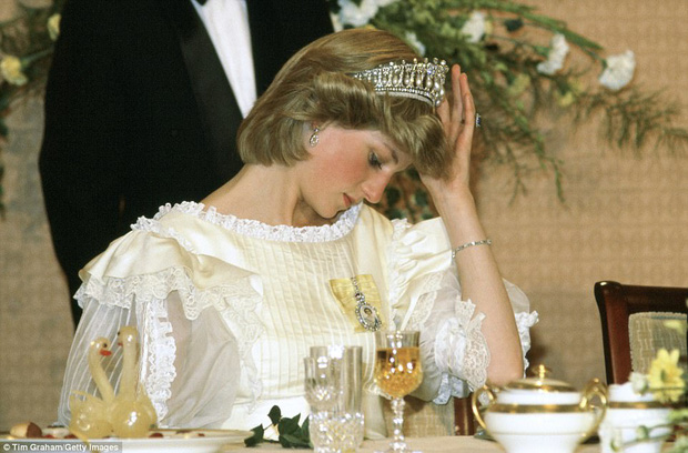 Những khoảnh khắc ngọt ngào trước giông bão hôn nhân của Công nương Diana khiến ta tin bà đã từng hạnh phúc - Ảnh 4.