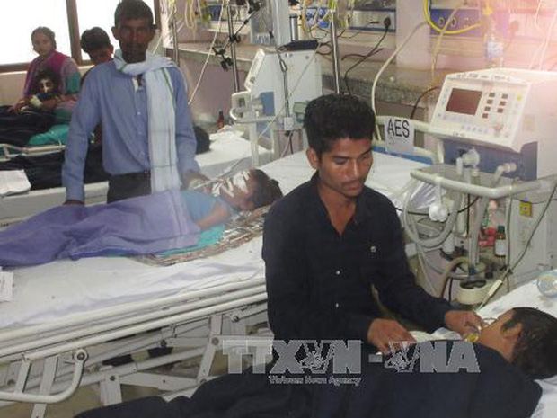64 trẻ tử vong tại bệnh viện Ấn Độ nghi do thiếu bình thở oxy - Ảnh 1.