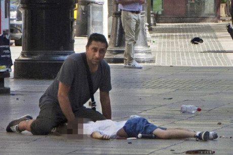 Cả thế giới xót thương khi cảnh sát xác nhận cậu bé 7 tuổi người Anh mất tích đã chết trong vụ khủng bố Barcelona - Ảnh 3.