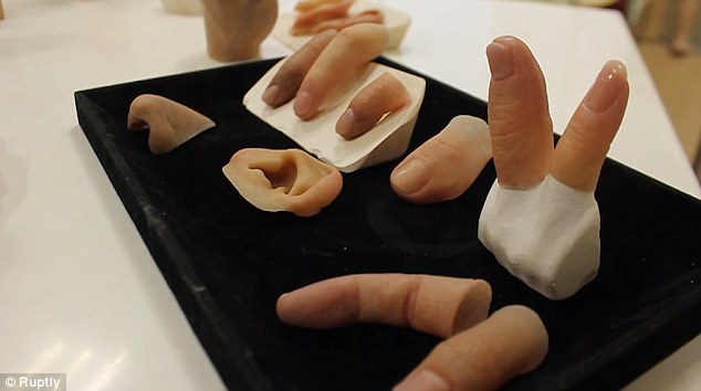 Người phụ nữ giúp cựu mafia Nhật nối ngón tay bị chặt với phương châm làm việc “sắt đá” khiến giang hồ bái phục - Ảnh 6.