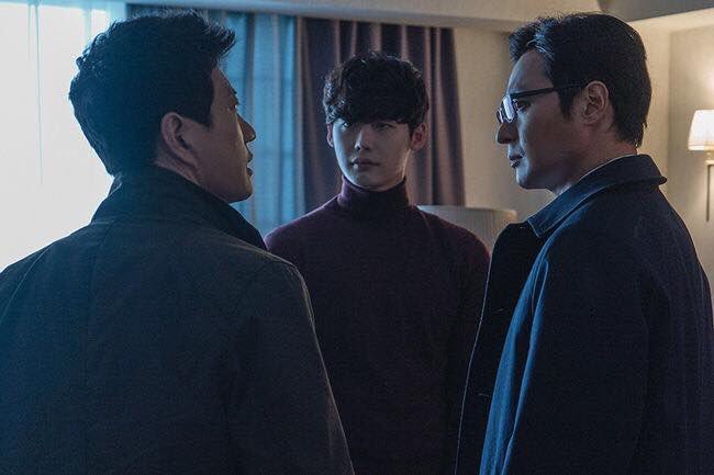 Dân Hàn phẫn nộ chỉ trích phim của Lee Jong Suk, Jang Dong Gun coi thường phụ nữ - Ảnh 4.