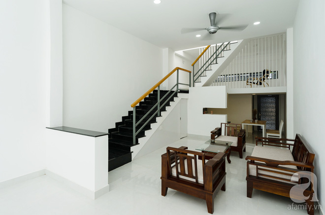 Ngôi nhà 40m² từ xuống cấp trầm trọng thành nơi nằm nghe nắng mưa lý tưởng của gia đình trẻ ở Sài Gòn - Ảnh 7. Ngôi nhà 40m² từ xuống cấp trầm trọng thành nơi nằm nghe nắng mưa lý tưởng của gia đình trẻ ở Sài Gòn - Ảnh 7.