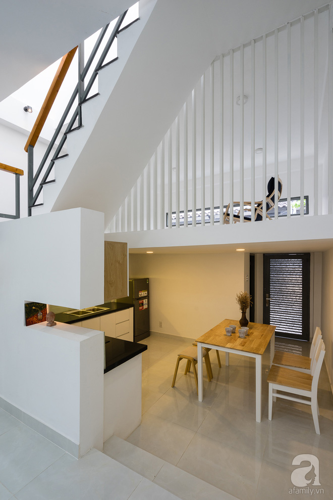 Ngôi nhà 40m² từ xuống cấp trầm trọng thành nơi nằm nghe nắng mưa lý tưởng của gia đình trẻ ở Sài Gòn - Ảnh 10. Ngôi nhà 40m² từ xuống cấp trầm trọng thành nơi nằm nghe nắng mưa lý tưởng của gia đình trẻ ở Sài Gòn - Ảnh 10.