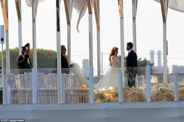 Ái nữ tỷ phú Mỹ theo chàng về dinh bằng đám cưới gần 600 tỷ tổ chức tại bờ biển Ý - Ảnh 13.