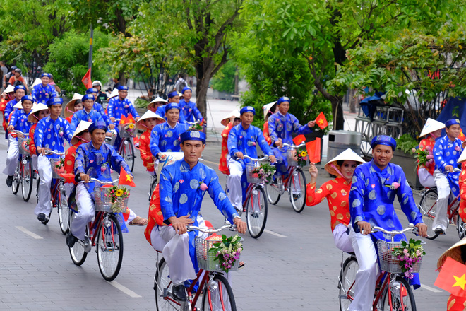 100 cặp đôi Sài Gòn hạnh phúc đạp xe đến lễ thành hôn trong ngày Quốc khánh - Ảnh 10.