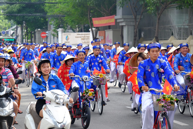 100 cặp đôi Sài Gòn hạnh phúc đạp xe đến lễ thành hôn trong ngày Quốc khánh - Ảnh 11.