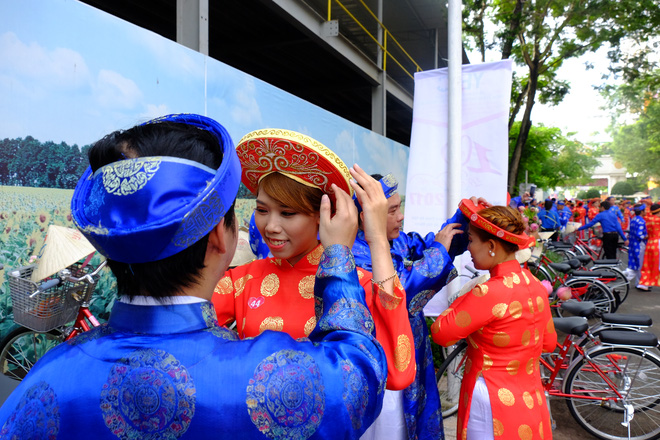 100 cặp đôi Sài Gòn hạnh phúc đạp xe đến lễ thành hôn trong ngày Quốc khánh - Ảnh 7.