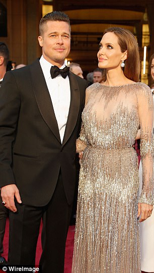 Nóng: Angelina Jolie - Brad Pitt sà vào lòng nhau khi gặp lại, nhiều khả năng tái hợp - Ảnh 2.