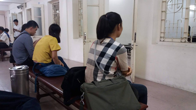 Cụ ông 79 tuổi hiếp dâm bé gái 3 tuổi ở Hà Nội nhận mức án 8 năm tù, bồi thường 33 triệu đồng - Ảnh 2.