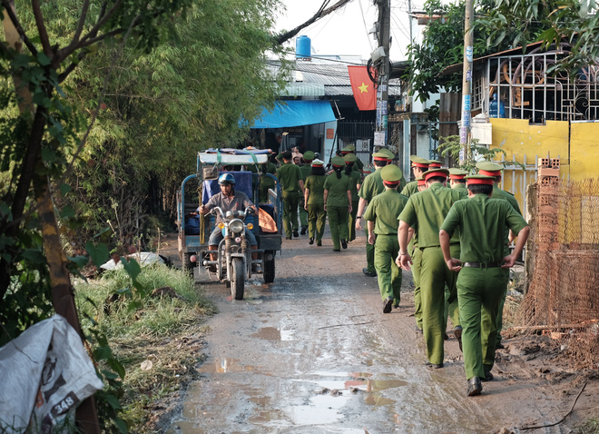 Mẹ chiến sĩ chữa cháy hi sinh khi đang dập lửa ở Sài Gòn: “Nó còn chưa kịp đặt tên cho con” - Ảnh 13.