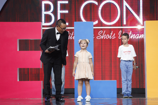 Little big shots bản Việt: Ngỡ ngàng trước cậu bé 5 tuổi nhận biết được quốc kỳ của 50 quốc gia trên thế giới - Ảnh 11.