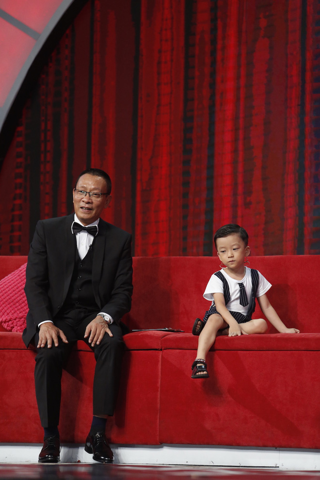 Little big shots bản Việt: Ngỡ ngàng trước cậu bé 5 tuổi nhận biết được quốc kỳ của 50 quốc gia trên thế giới - Ảnh 2.