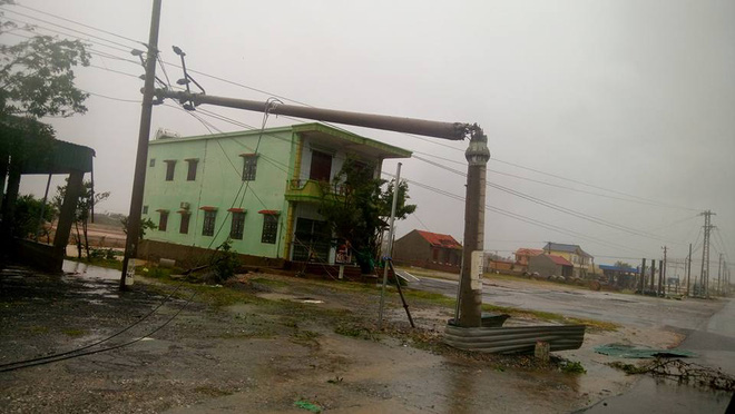 Thủ tướng Nguyễn Xuân Phúc: Không để hồ thủy điện xả đập gây ra lũ ở vùng bão số 10 vừa đi qua - Ảnh 1.