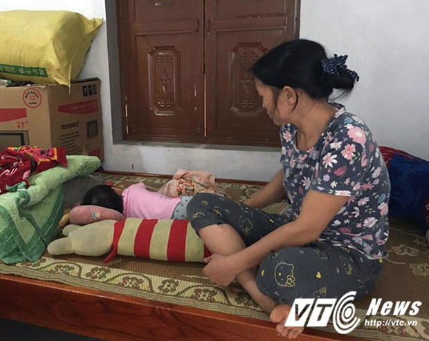 Video: Nỗi căm phẫn của cha mẹ bé gái 16 tháng tuổi bị yêu râu xanh 81 tuổi xâm hại ở Quảng Ninh - Ảnh 2.