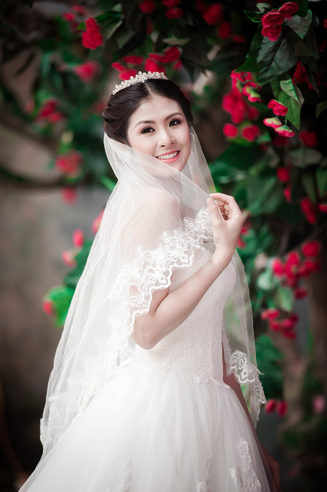 Hoa hậu Ngọc Hân đã trở thành biểu tượng sắc đẹp của Việt Nam với nụ cười tươi tắn và tài năng đa dạng. Cùng xem hình ảnh để khám phá thêm vẻ đẹp cuốn hút của cô ấy!